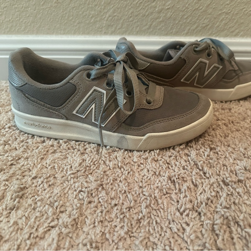 New Balance Womens 300 V2 WRT300J2 Gray Casual Sneaker — size 6